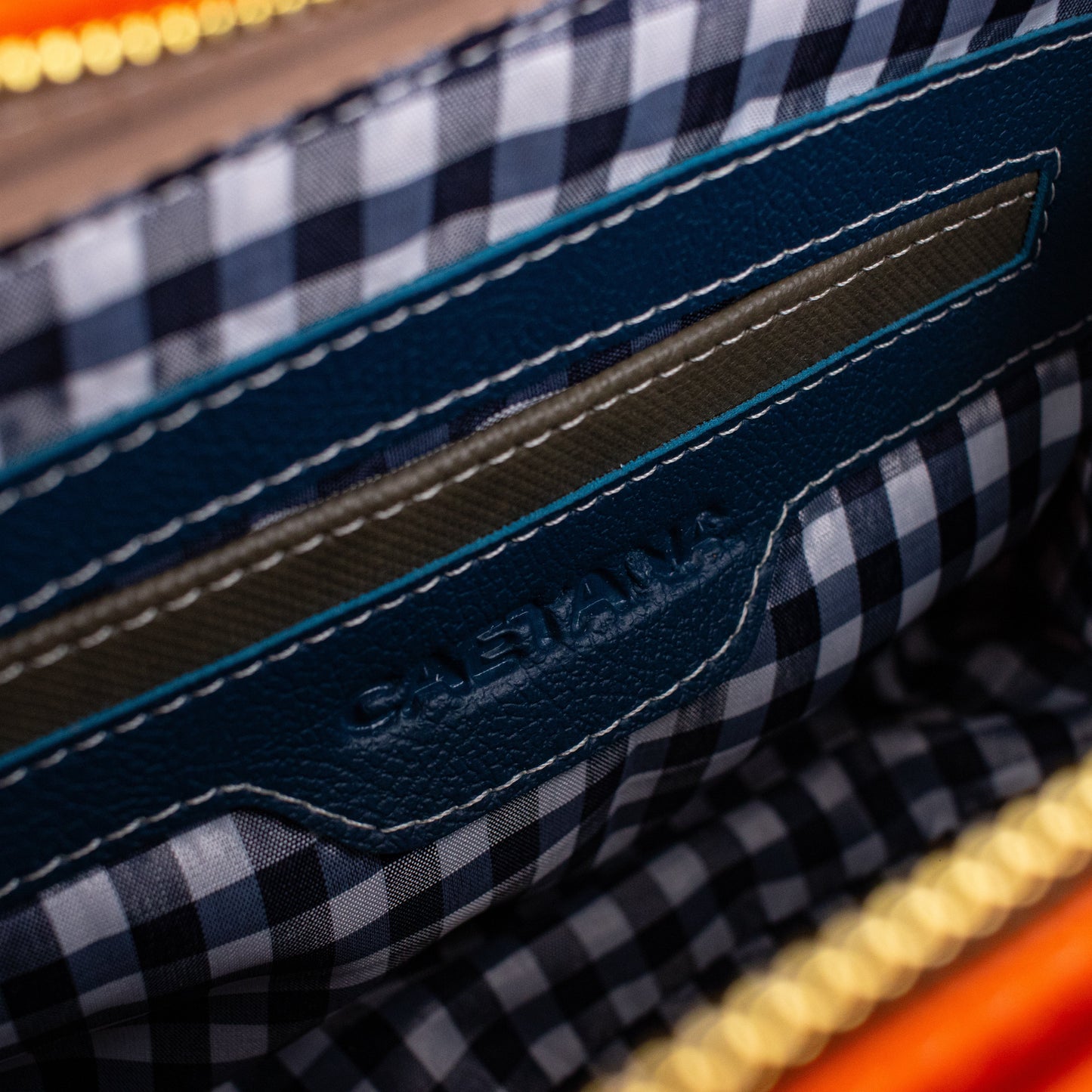 Tatu bag latte + rojo + marrón